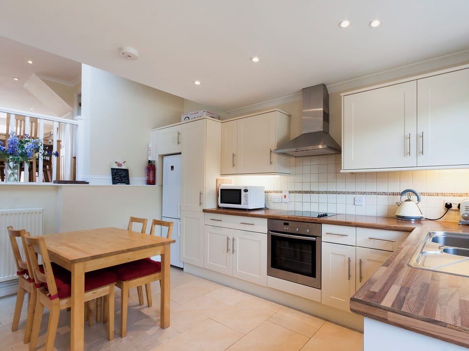 Fully fitted kitchen | Oakridge, Salcombe