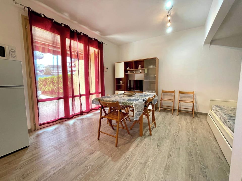 Villa, 2 Bedrooms, Balcony, Garden View | Dining