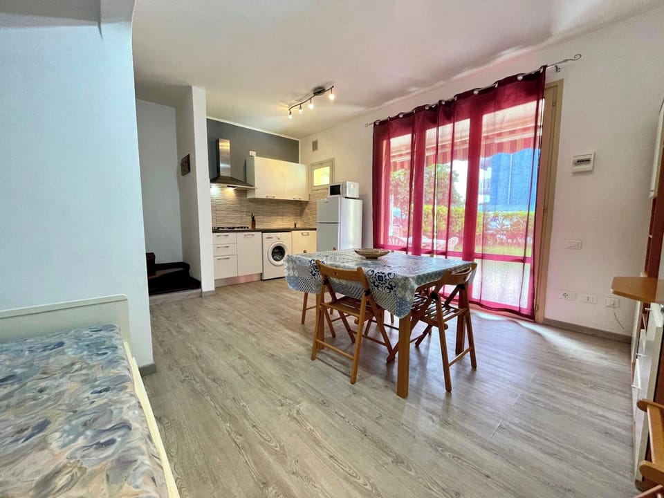 Villa, 2 Bedrooms, Balcony, Garden View | Dining