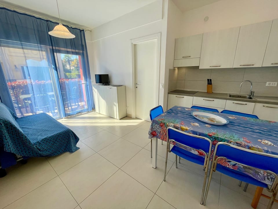 Apartment, 2 Bedrooms, Patio, Garden View | Interior