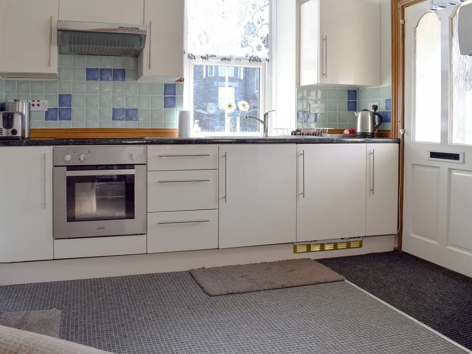 Well-equipped fitted kitchen | Holborn House, Bowness on Windermere
