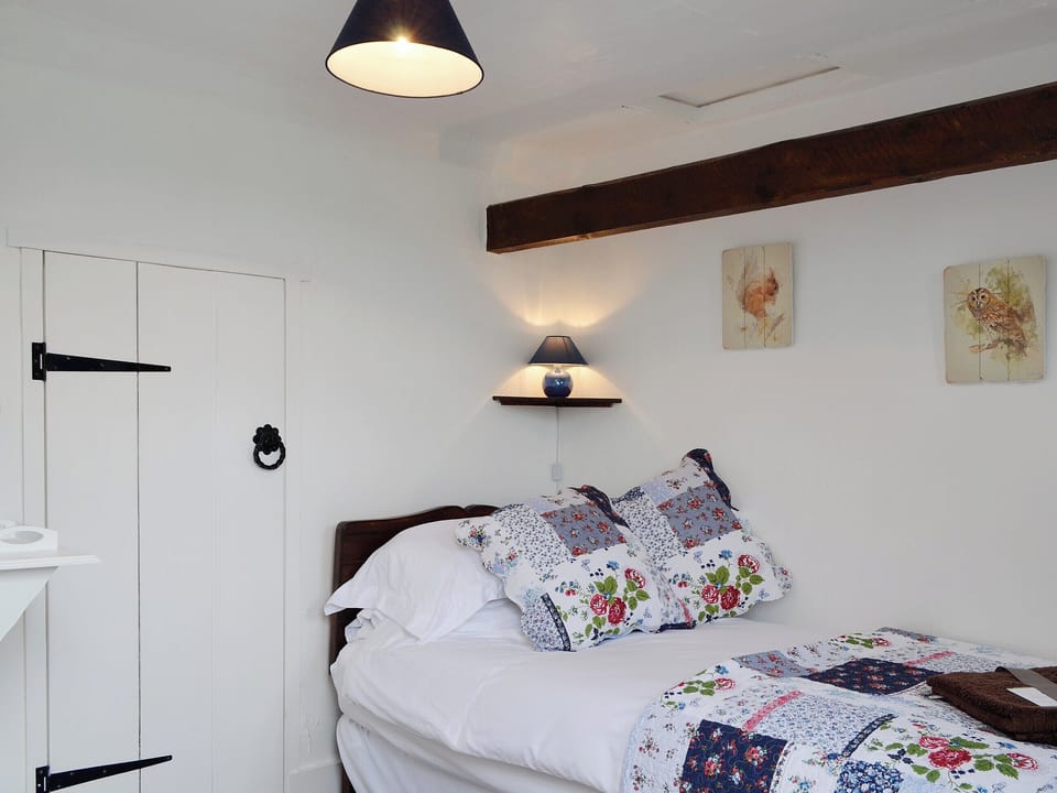 Cosy single bedroom with exposed woodwork | Woodside Cottage, Nether Bellandy, Glenrinnes, near Keith