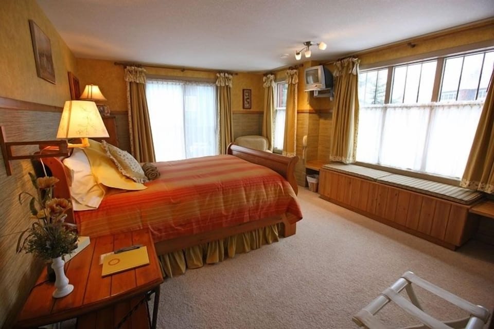 Deluxe Room | Soundproofing, WiFi (free), bed sheets