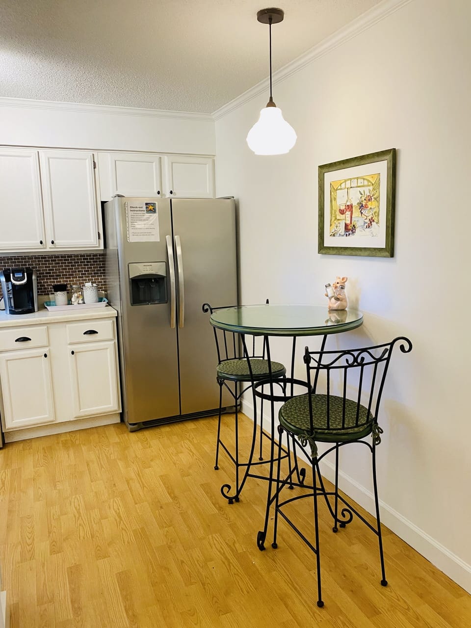 Bistro table in Kitchen
