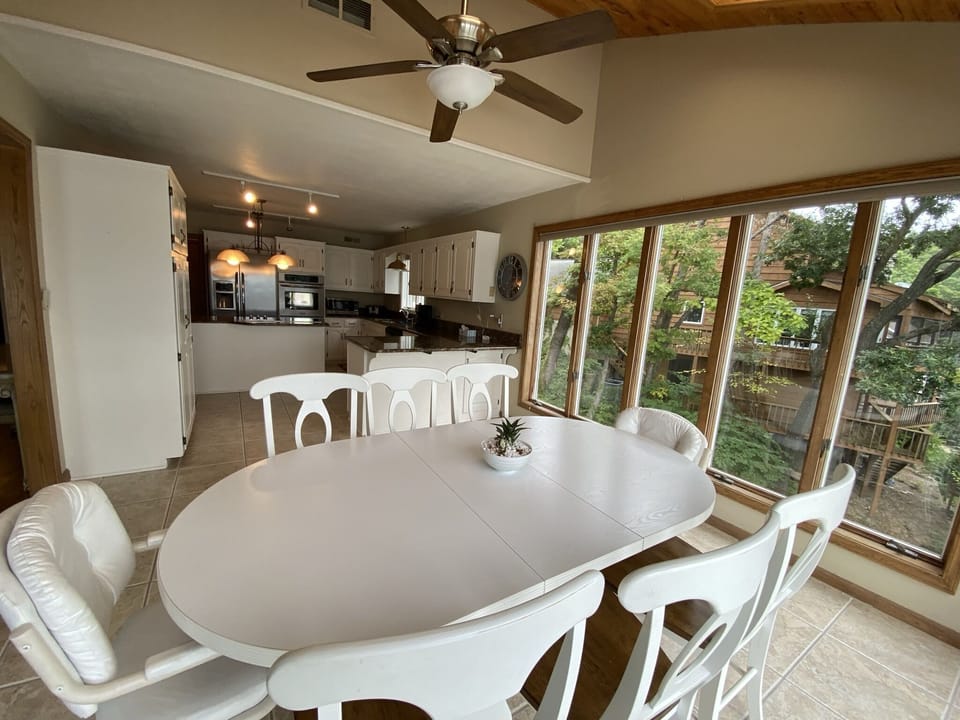 Good pic of full kitchen
Table & chairs have been replaced
Will update pic soon