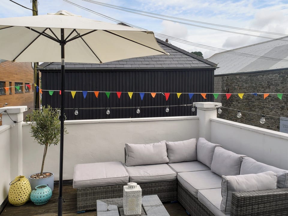 Sunny decked area with glimpse of the water | Aloft, Salcombe
