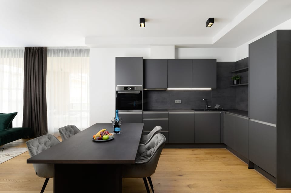 Grand Emerald Suite | Private kitchen | Espresso maker, electric kettle