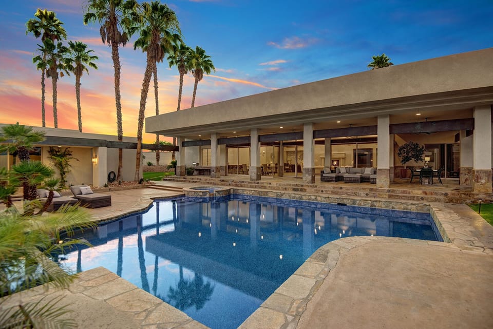 Pool and guest house 