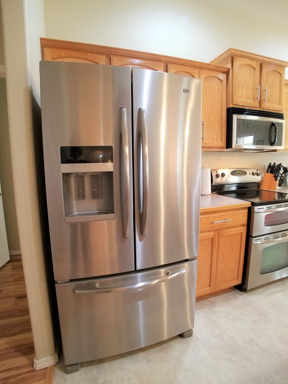 Kitchen Large Maytag Fridge, Double Oven