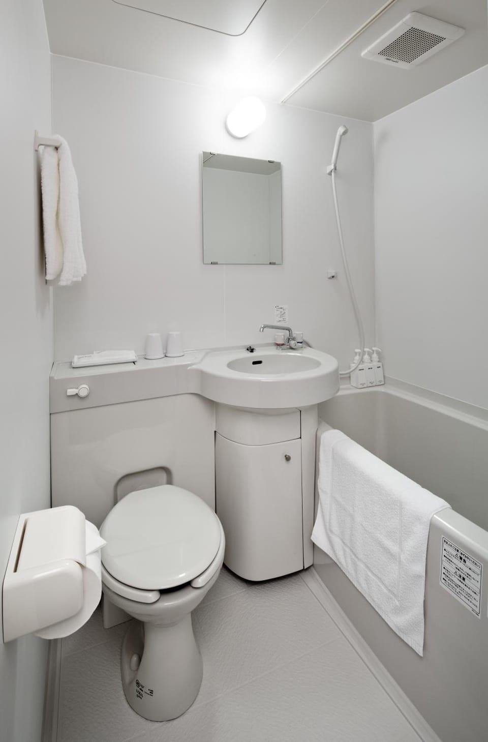 Shower, hair dryer, bathrobes, slippers