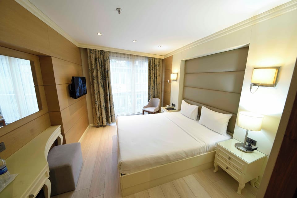 Deluxe Triple Room | Minibar, in-room safe, soundproofing, iron/ironing board