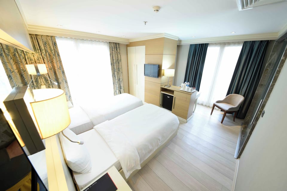 Deluxe Triple Room | Minibar, in-room safe, soundproofing, iron/ironing board