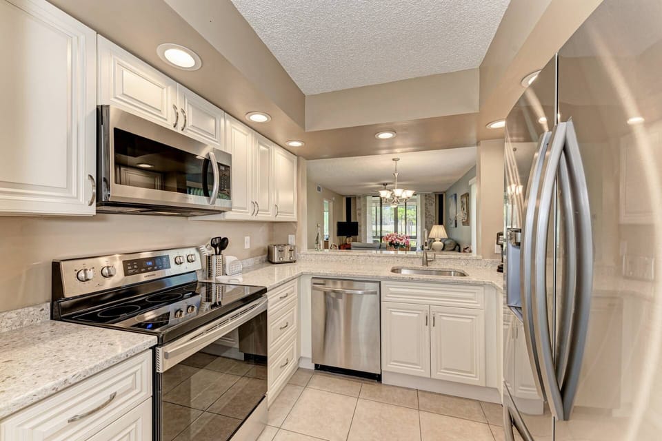 updated kitchen fully stocked