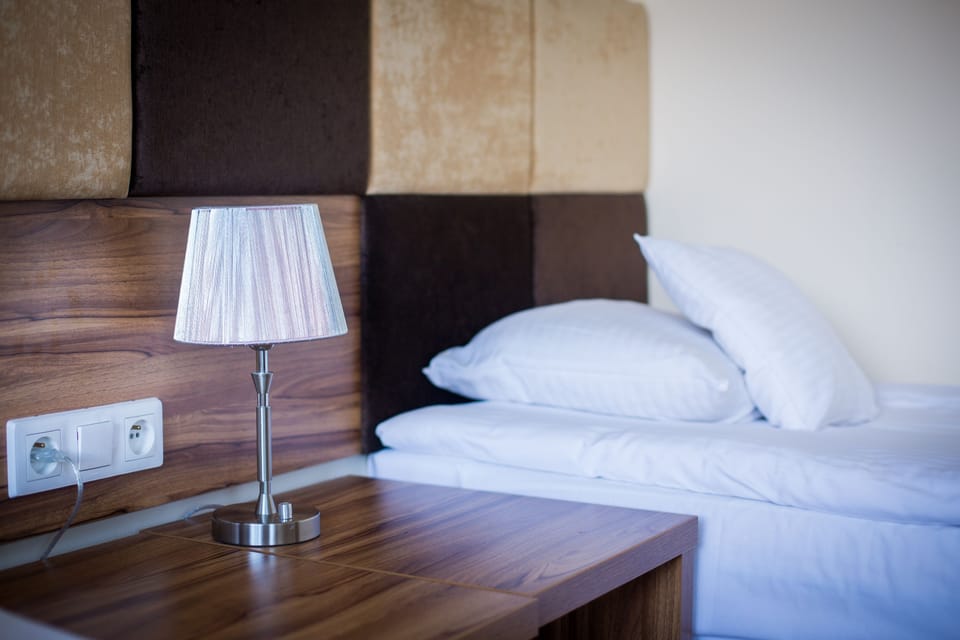 Single Room | Premium bedding, desk, laptop workspace, blackout drapes