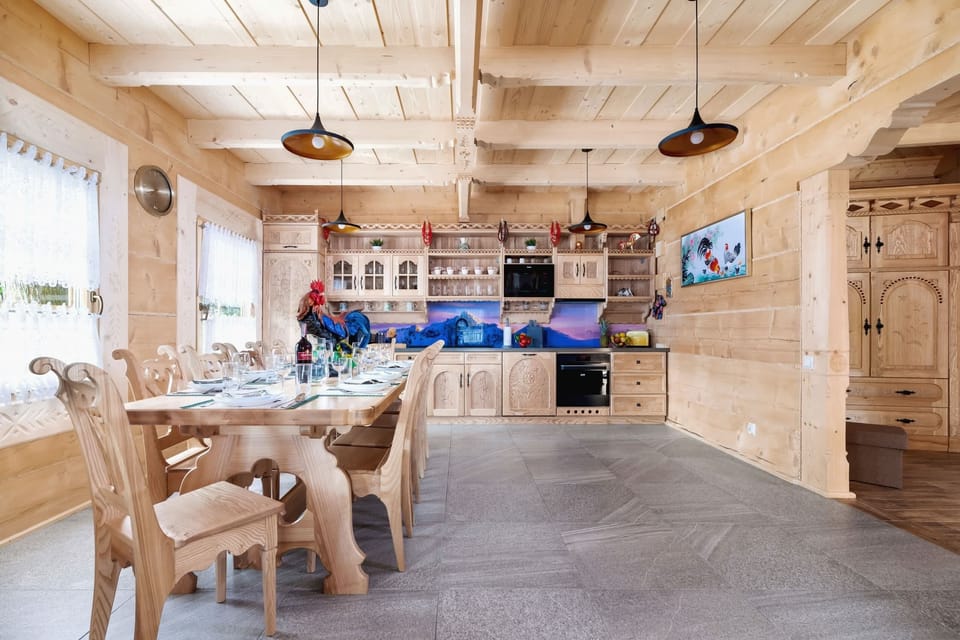 Kitchenette with plenty of kitchen utensils and dishes. 