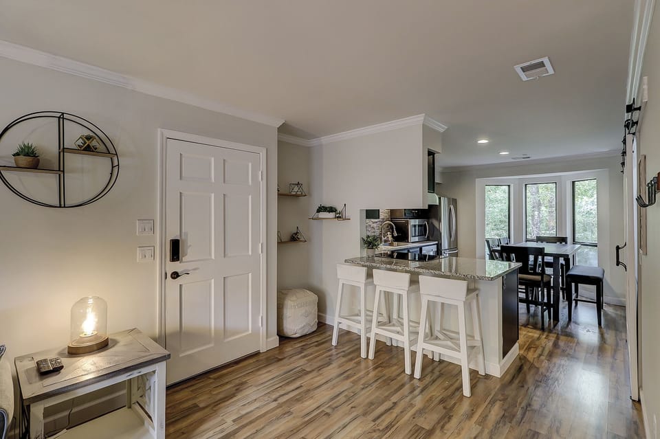 Entry/Kitchen