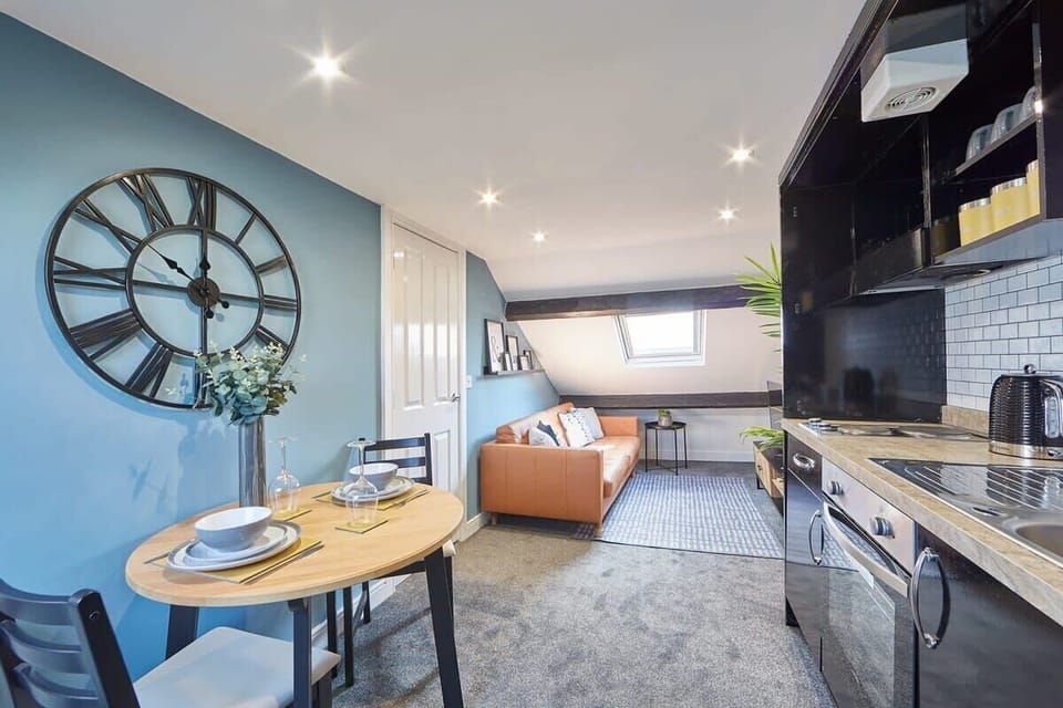 The Loft, Whitby - Host & Stay