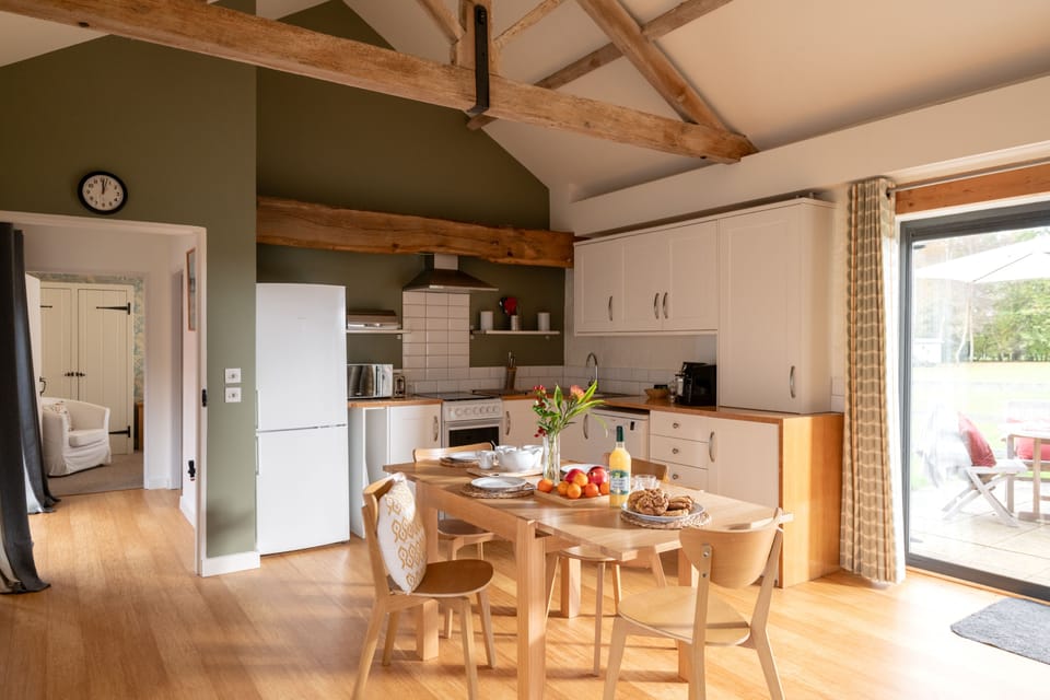 Tern Cottage dining space