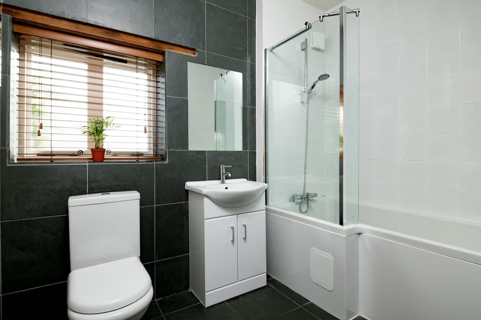 Owl Cottage bathroom