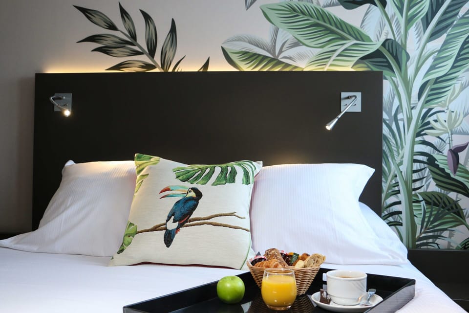 Standard Room, 1 Double Bed, Non Smoking | Premium bedding, in-room safe, desk, laptop workspace
