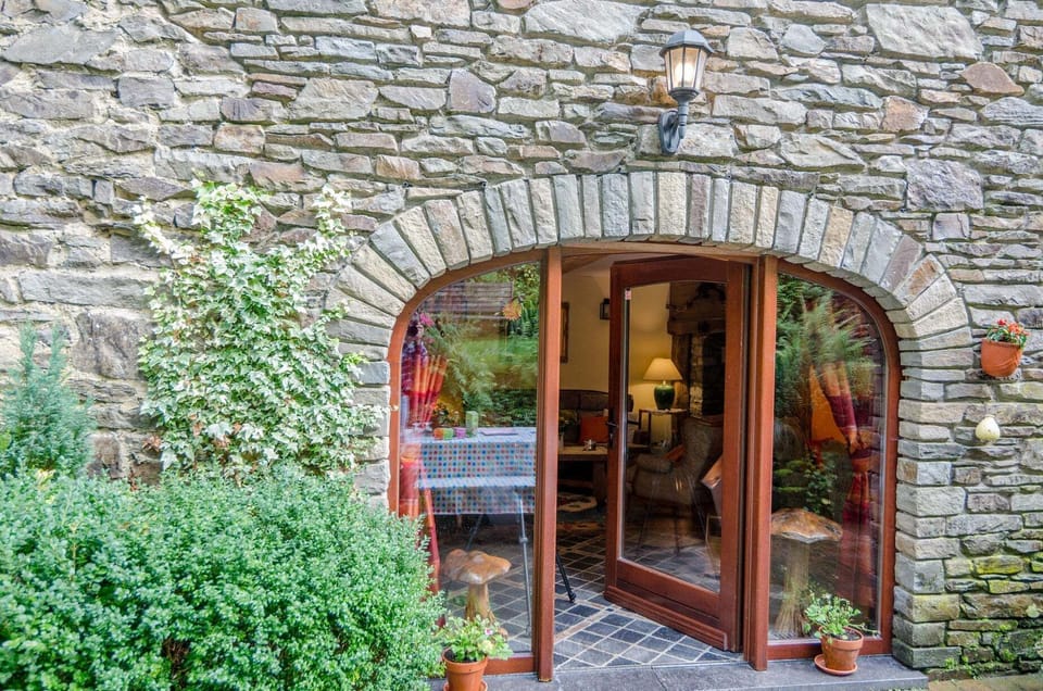 House, Private Bathroom | Garden