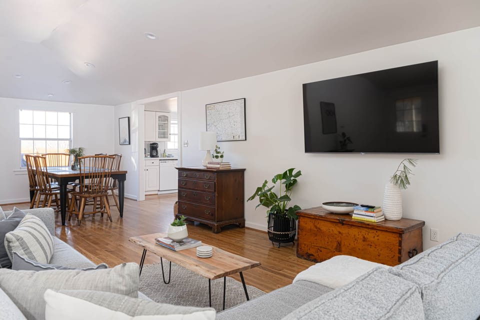 Living room with flat screen smart tv 