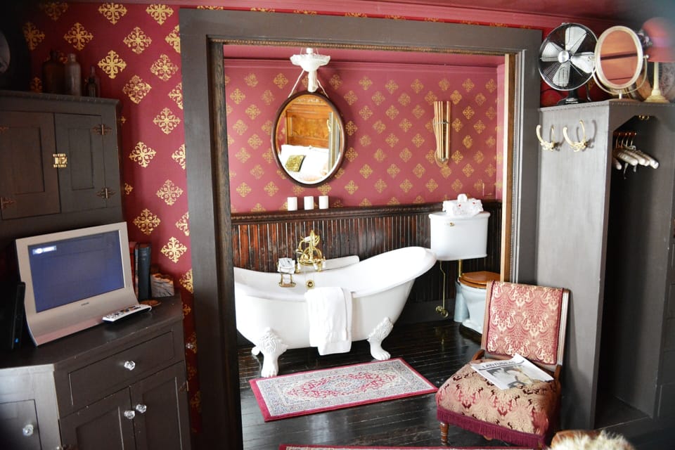 Standard Double Room, Private Bathroom (Georgia Lee Boudoir) | 1 bedroom