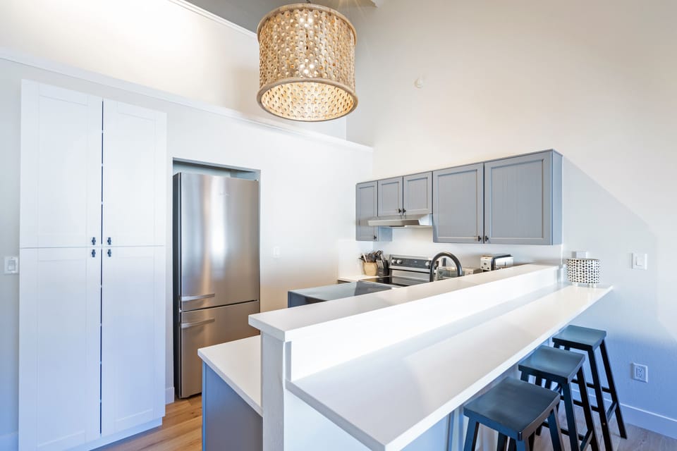 Breakfast bar with extra seating for 3
