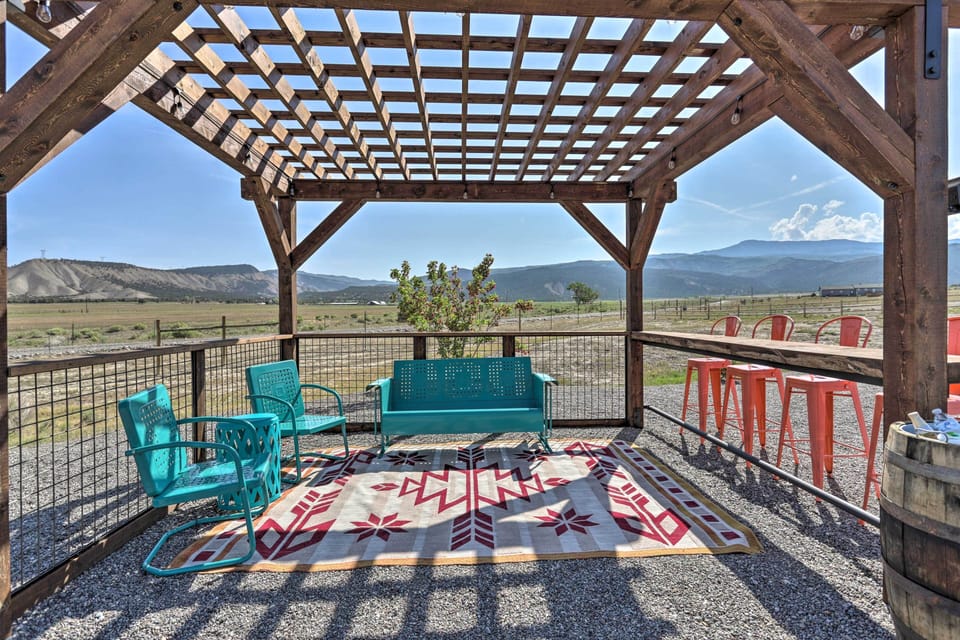 Lounge Area | 7 Acre Property