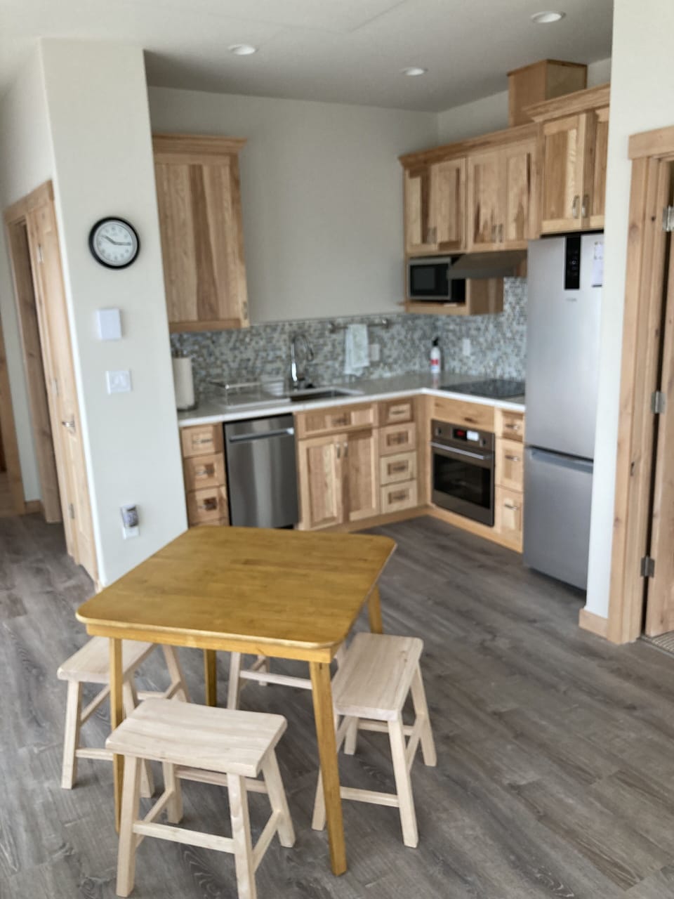 Guest Suite available for addt'l cost: kitchen and table. Inquire for more info.