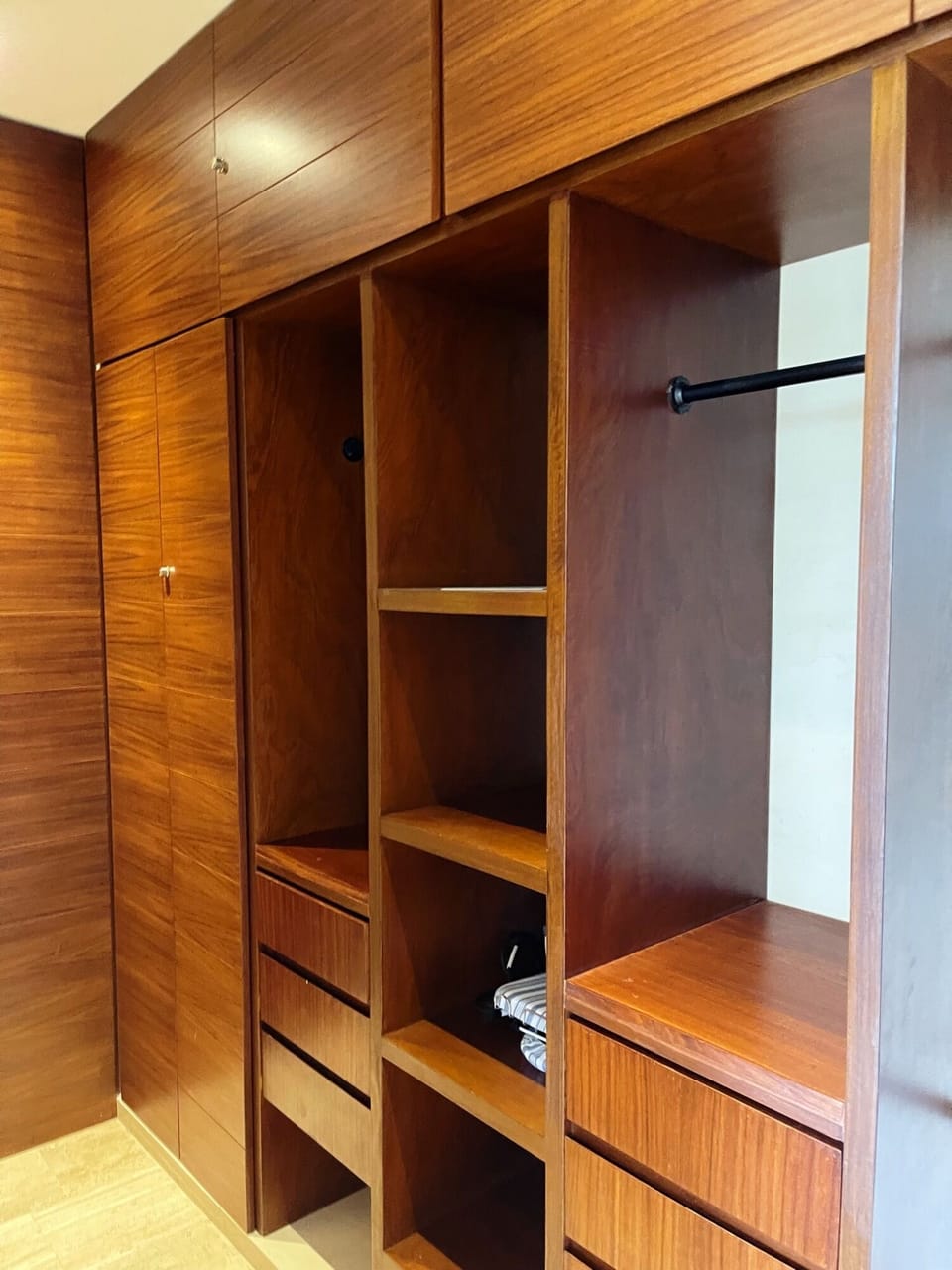 Big closets to feel like home all of them with safe box included