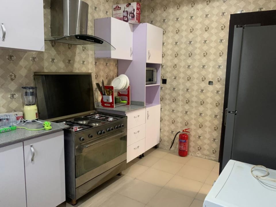 Standard Apartment | Private kitchen | Fridge, microwave