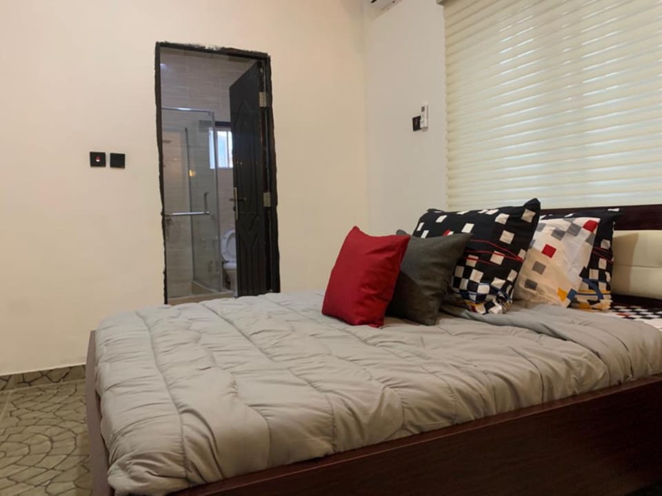 Standard Apartment | Desk, laptop workspace, iron/ironing board, free WiFi
