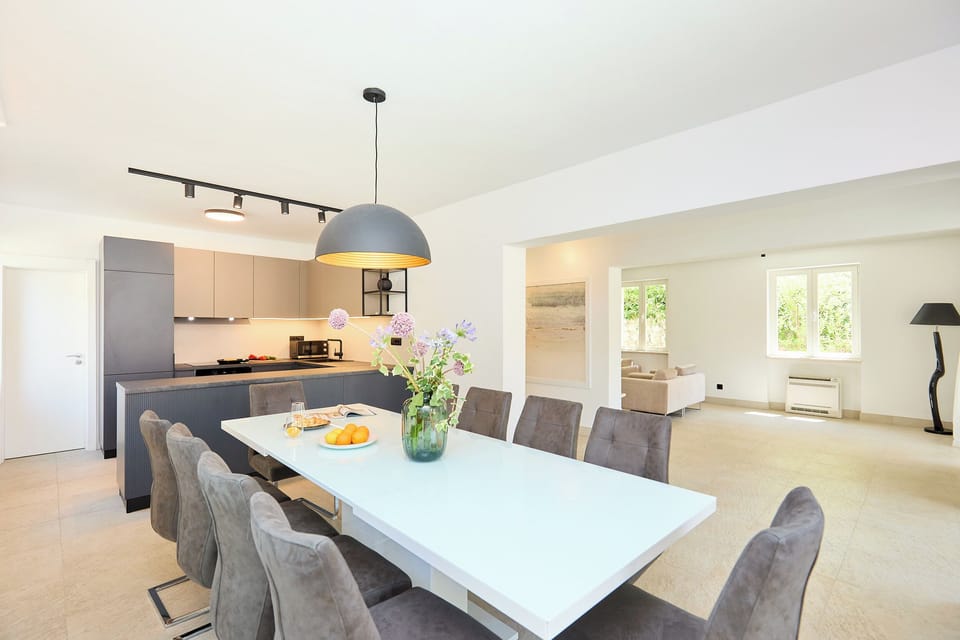 Villa (5 Bedrooms) | In-room dining