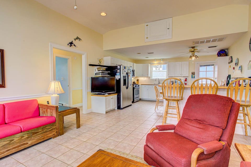 Bright and airy great room with plenty of natural light.