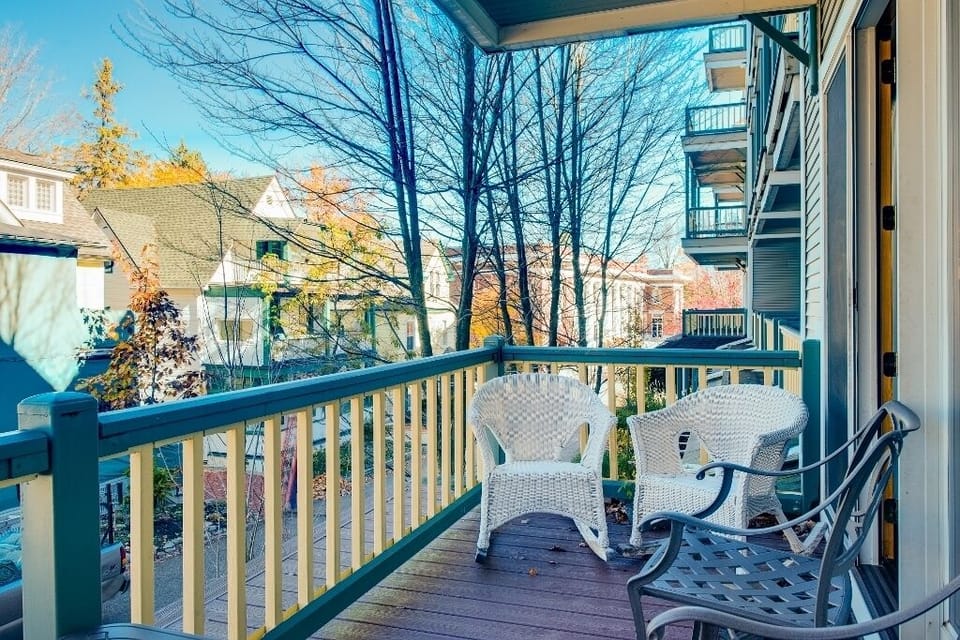 Balcony facing Wythe