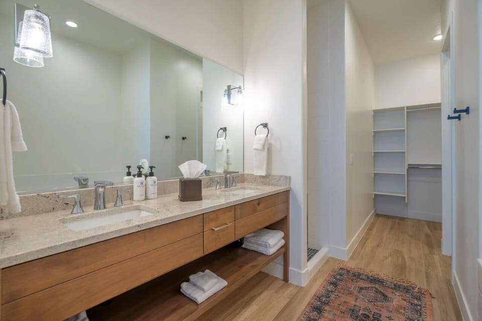 En suite bathroom for bedroom 2, walk-in shower, closet, and garden tub