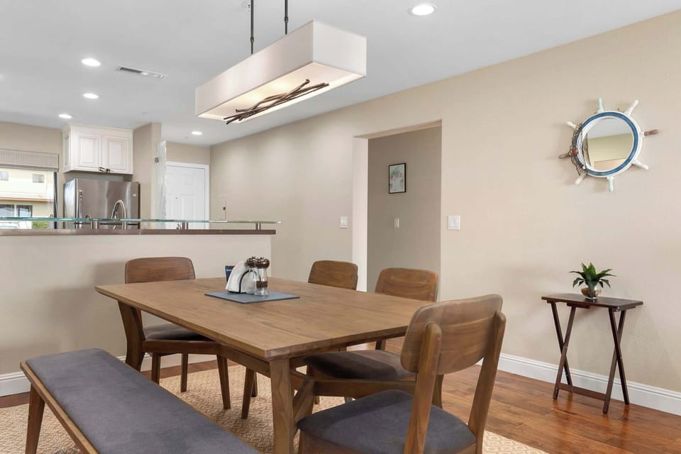 Dining Room to Kitchen View 