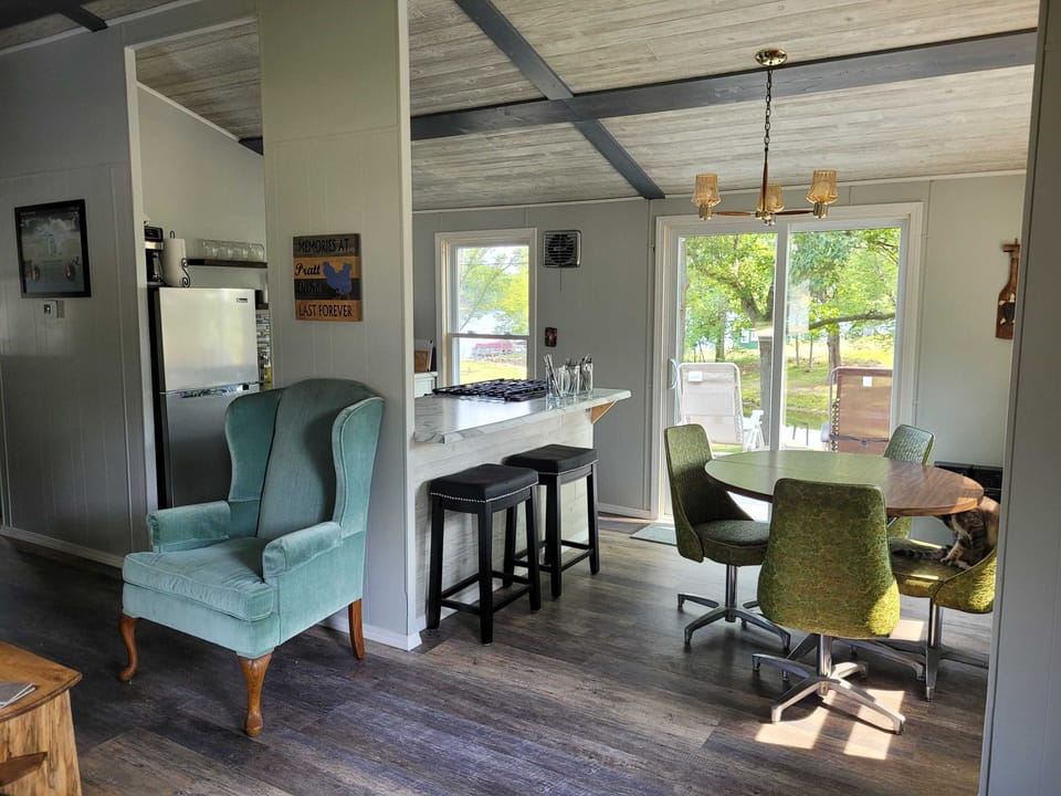 Dining kitchen area