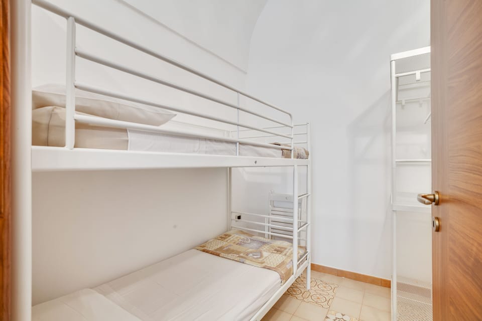 Apartment | Iron/ironing board