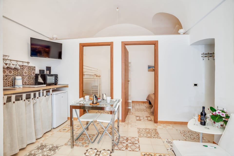 Apartment | Private kitchen | Mini-fridge, microwave, stovetop, electric kettle