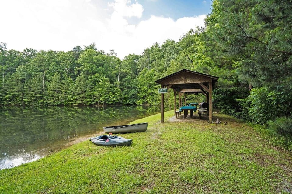 Barbecue picnic down at the pond anyone? 
