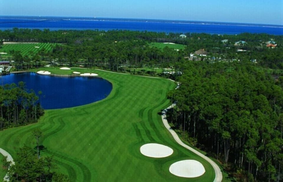 Enjoy first class golf at one of Destin’s many premier courses, 3 within 3 miles