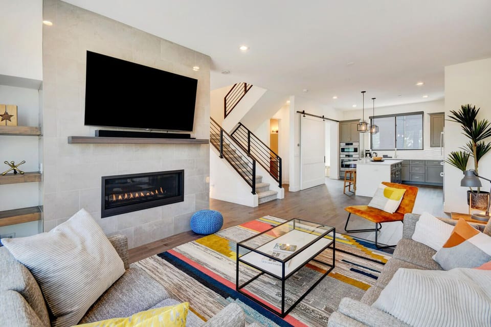 Living Room with HD TV and Gas Fireplace