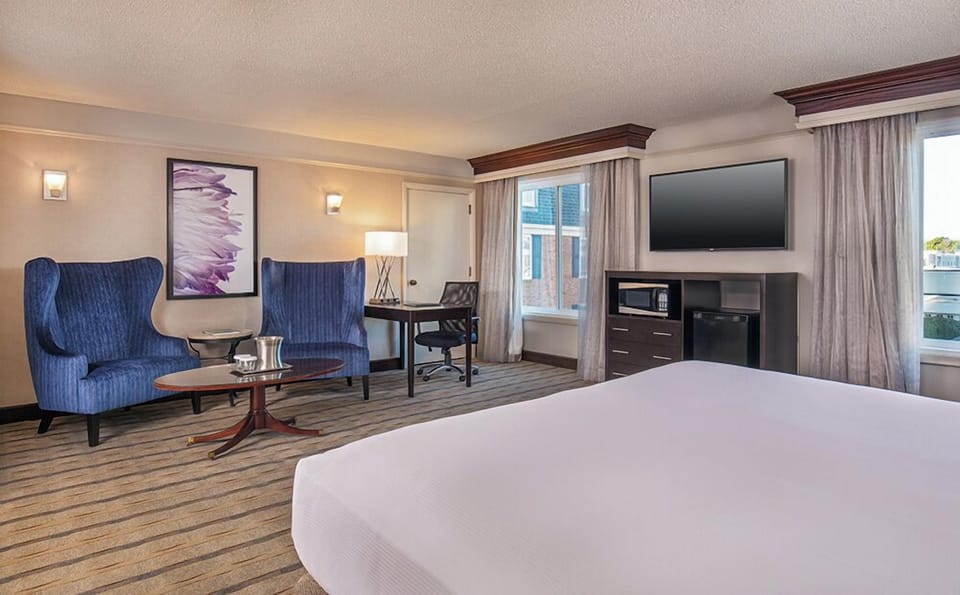 Premium bedding, in-room safe, desk, iron/ironing board