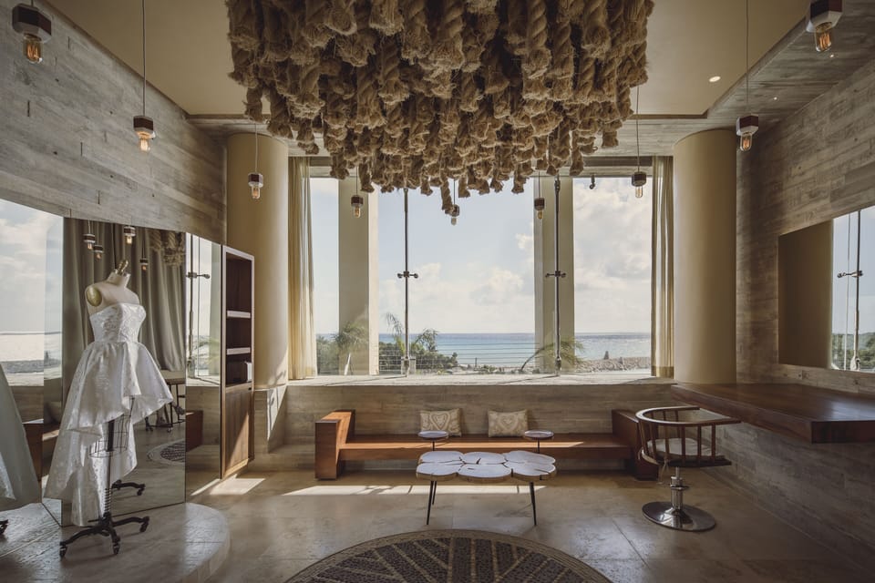 Couples treatment rooms, sauna, hot tub, steam room, hot springs