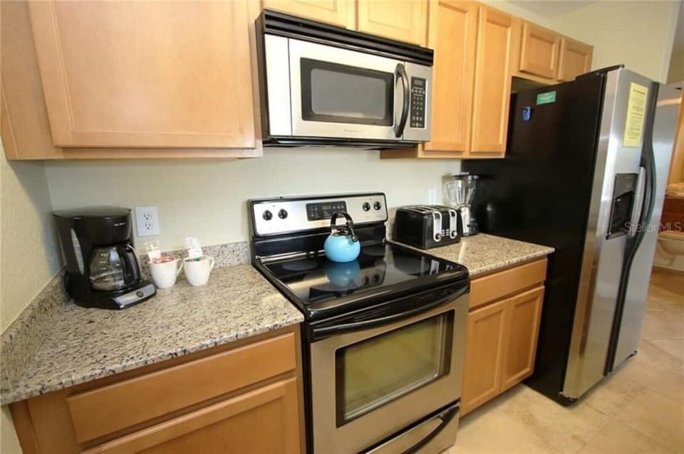 full kitchen