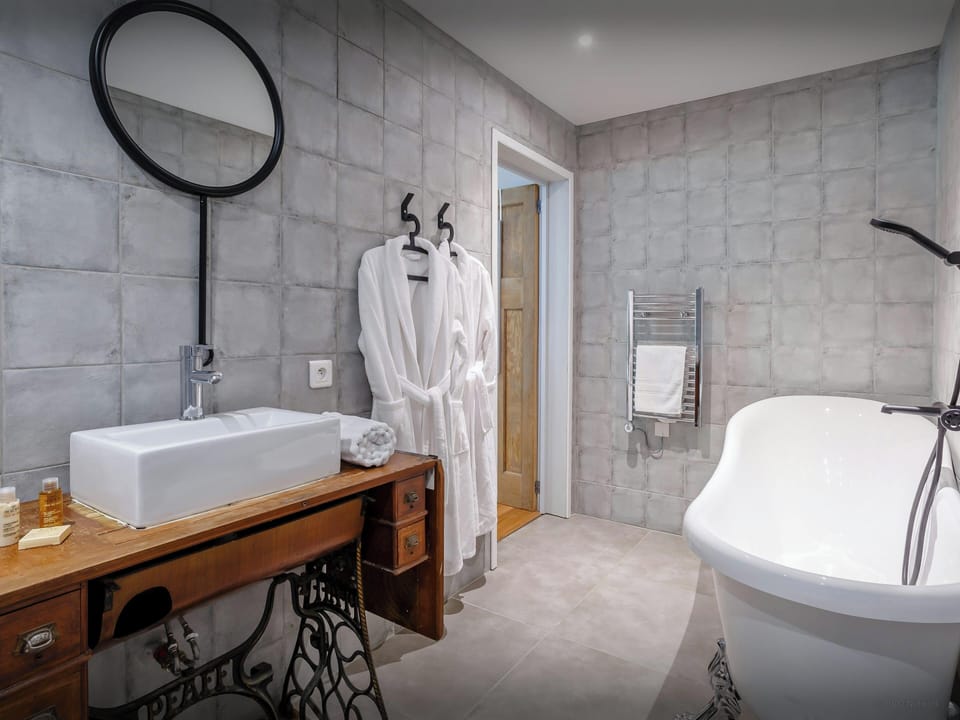 Bathroom - Bedroom 6