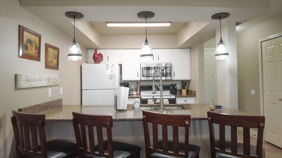 Breakfast Bar and Fully Equipped Kitchen