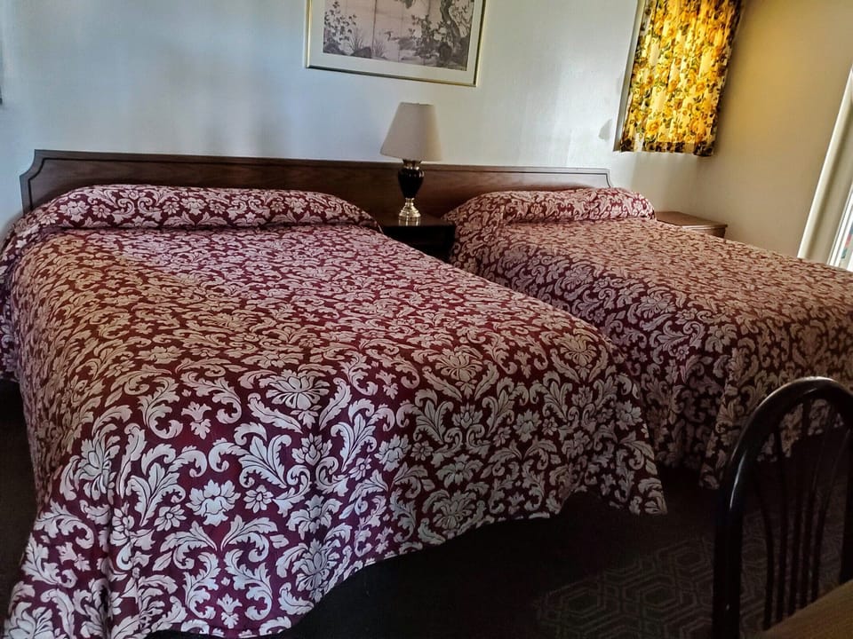 Comfort Room | Free WiFi, bed sheets